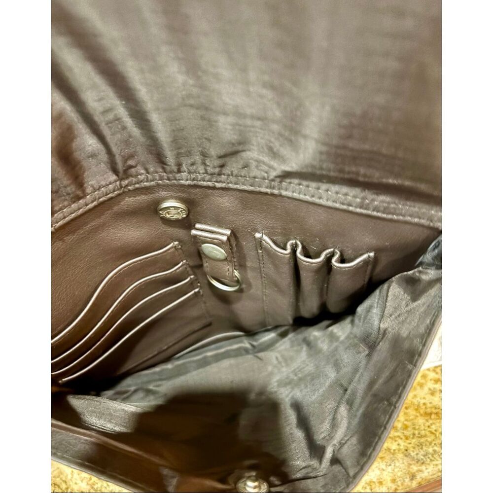 UNLISTED by KENNETH COLE Vintage Messenger Crossbody w/ Brushed Nickel Hardware - Picture 9 of 14